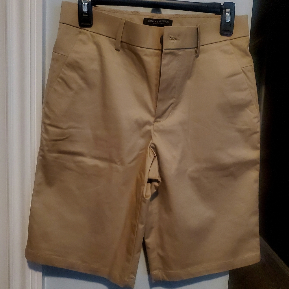 Banana Republic Men's Khaki Shorts-Tan Size 28